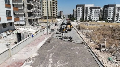 Karak&ouml;pr&uuml;&rsquo;de yol &ccedil;alışmaları s&uuml;r&uuml;yor: Başkan &Ccedil;ift&ccedil;i sahada inceleme yaptı