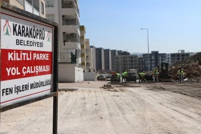 Karak&ouml;pr&uuml;&rsquo;de Yol Onarım ve Parke &Ccedil;alışmaları Hız Kazandı