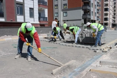 Karak&ouml;pr&uuml;'de Yol ve Kaldırım &Ccedil;alışmaları S&uuml;r&uuml;yor