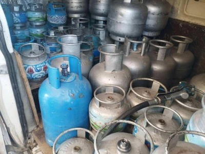 LPG Pompasından Piknik T&uuml;p&uuml; Doldururken Yakalandılar