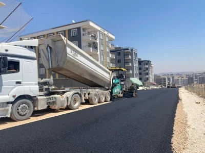 Mehmetçik Mahallesi’nde Sıcak Asfalt Çalışmasıyla Ulaşım Rahatladı