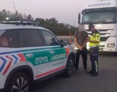 Otoyolda Ters Y&ouml;nde İlerleyen &Ccedil;ekiciye 90 Bin Lira Ceza