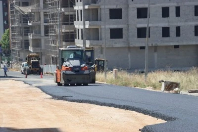 Şanlıurfa B&uuml;y&uuml;kşehir'den Akbayır Mahallesi'nde sıcak asfalt atağı
