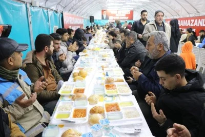 Şanlıurfa&rsquo;da Binlerce Kişi Aynı Sofrada Buluşuyor