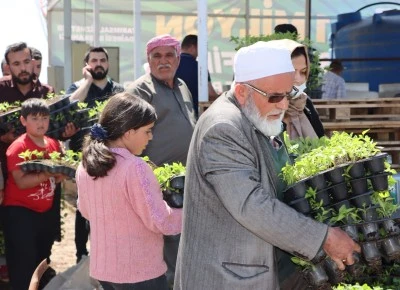 Şanlıurfa&rsquo;da &Ccedil;ift&ccedil;ilere B&uuml;y&uuml;k Destek: 1 Milyon Sebze Fidesi Dağıtıldı