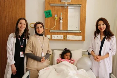 Şanlıurfa'da ilk kez uygulanan operasyonla 5 yaşındaki &ccedil;ocuğun g&ouml;rme yetisi kurtarıldı