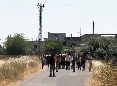 Şanlıurfa'da ka&ccedil;ak elektrik denetimi sonrası Dicle Elektrik ekiplerine taşlı saldırı