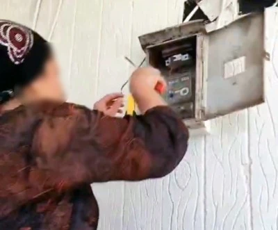 Şanlıurfa&rsquo;da ka&ccedil;ak elektrik denetiminde kameraya yansıyan m&uuml;dahale