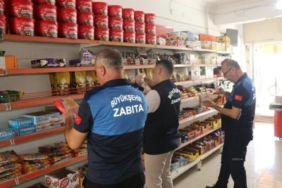 Şanlıurfa'da market denetimlerinde skandal! Tarihi değiştirilen &uuml;r&uuml;nler tespit edildi