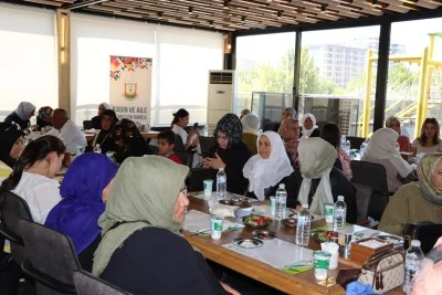 Şanlıurfa'da &Uuml;&ccedil; Kuşak Aynı Sofrada Buluştu