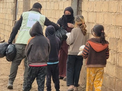 Şanlıurfa İHH, Kamışlı ve Telhemis&rsquo;te 500 Aileye Yardım Ulaştırdı