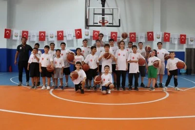 Şanlıurfalı Çocuklar Yaz Tatilini Basketbol Kurslarıyla Değerlendiriyor
