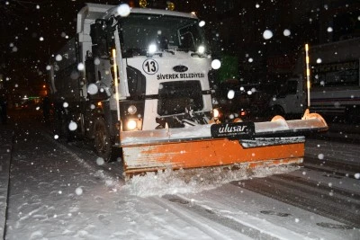 Siverek Belediyesi Karla M&uuml;cadelede Sahada