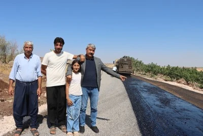 Siverek&rsquo;te 5 mahalleyi birbirine bağlayan yolda asfalt &ccedil;alışması