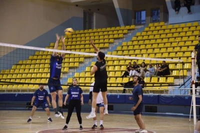Siverek&rsquo;te &Ouml;ğretmenler Arası Voleybol Turnuvasında Finalin Adı Belli Oldu