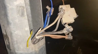 Sokak Lambalarından Evlerine Elektrik &Ccedil;ektiler