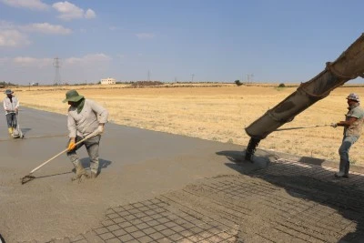 &Uuml;&ccedil; İl&ccedil;eyi Birbirine Bağlayan Beton Yol Hizmete A&ccedil;ıldı