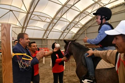 Vali Şıldak, Atla Terapi Etkinliğinde Çocuklarla Buluştu