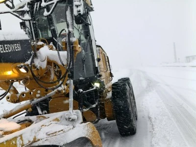 Viranşehir Belediyesi Karla M&uuml;cadelede Seferber Oldu