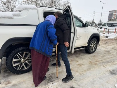 Viranşehir Belediyesi&rsquo;nden Kar Yağışında &Ouml;rnek M&uuml;dahale