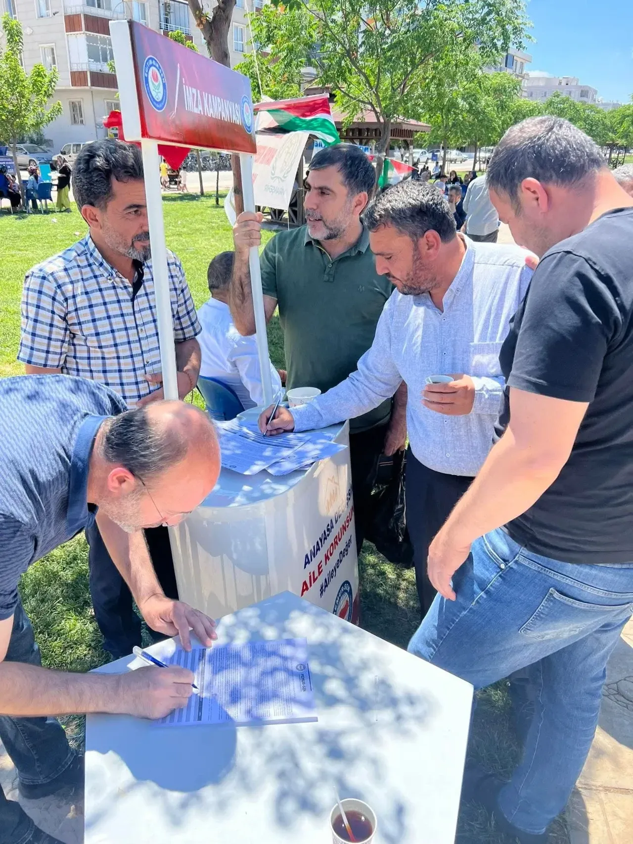 Viranşehir’de Aile Kurumuna Destek İçin İmza Kampanyası Başlatıldı
