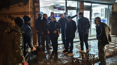 Viranşehir&rsquo;de Yağış Alarmı: Belediye Ekipleri Gece Boyunca Sahadaydı