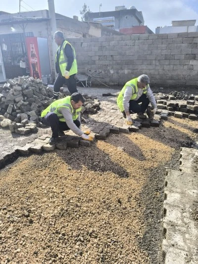 Viranşehir&rsquo;de Yağış Sonrası Bozulan Yollar Onarılıyor