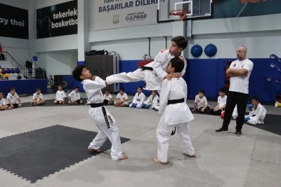 Yaz kurslarında &ccedil;ocuklar karateyle buluşuyor