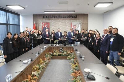 Yıldız Kızlar Voleybol Takımı&rsquo;ndan Başkan Canpolat&rsquo;a Ziyaret